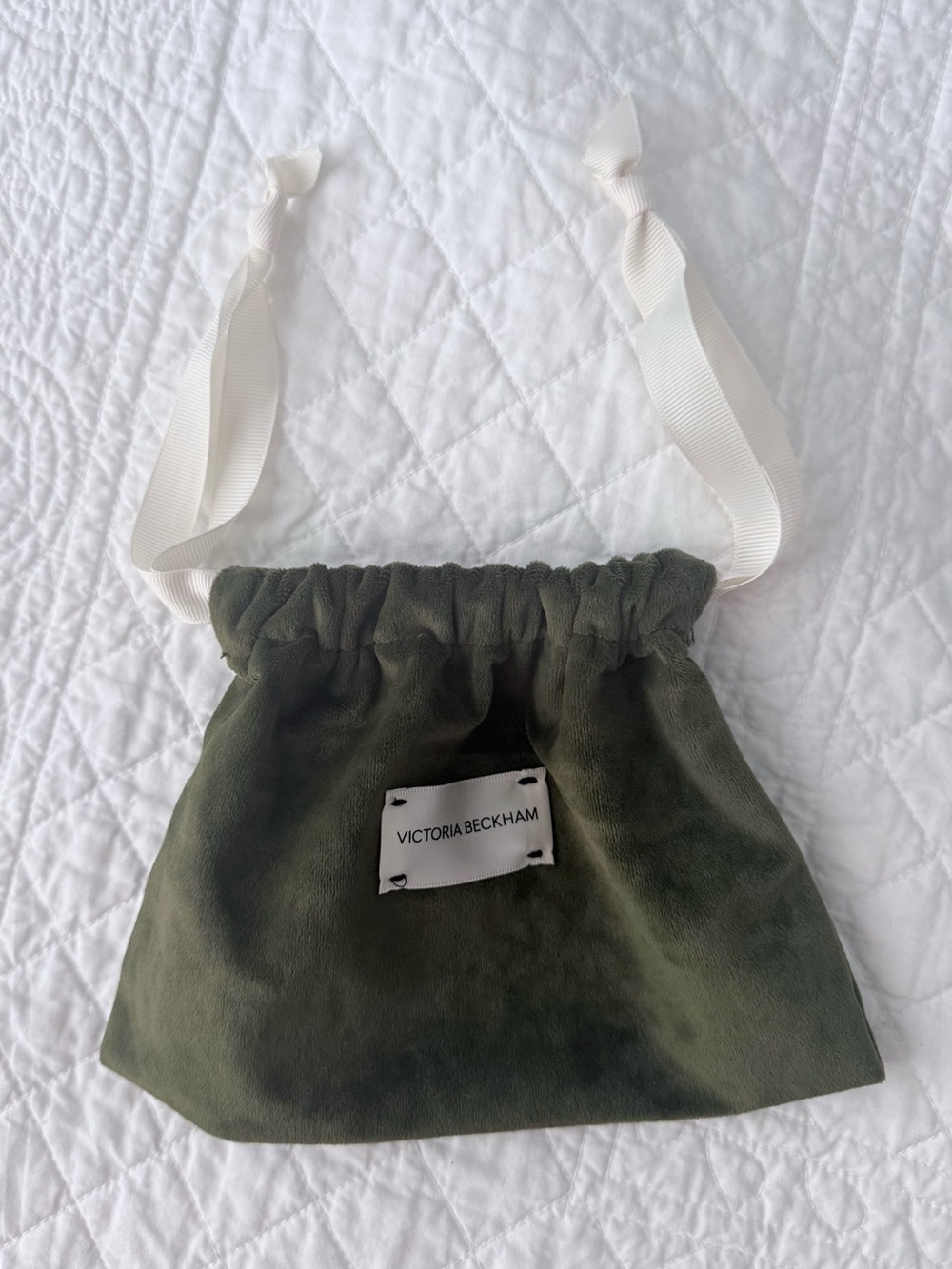 NWOT VICTORIA BECKHAM Green Velvet Pochette π
πΌππ Drawstring Makeup Pouch - Picture 2 of 6